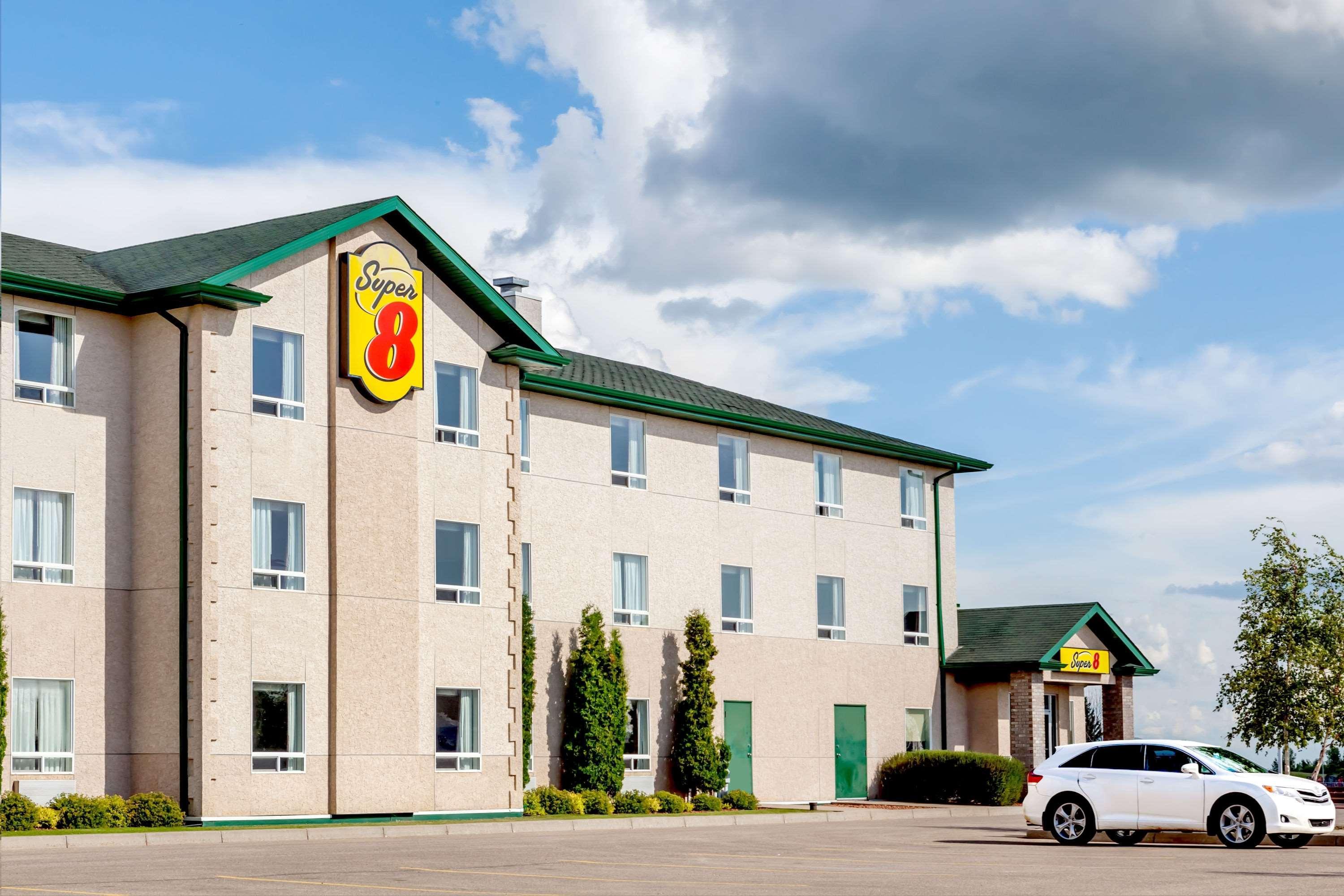Super 8 By Wyndham Prince Albert Exterior photo