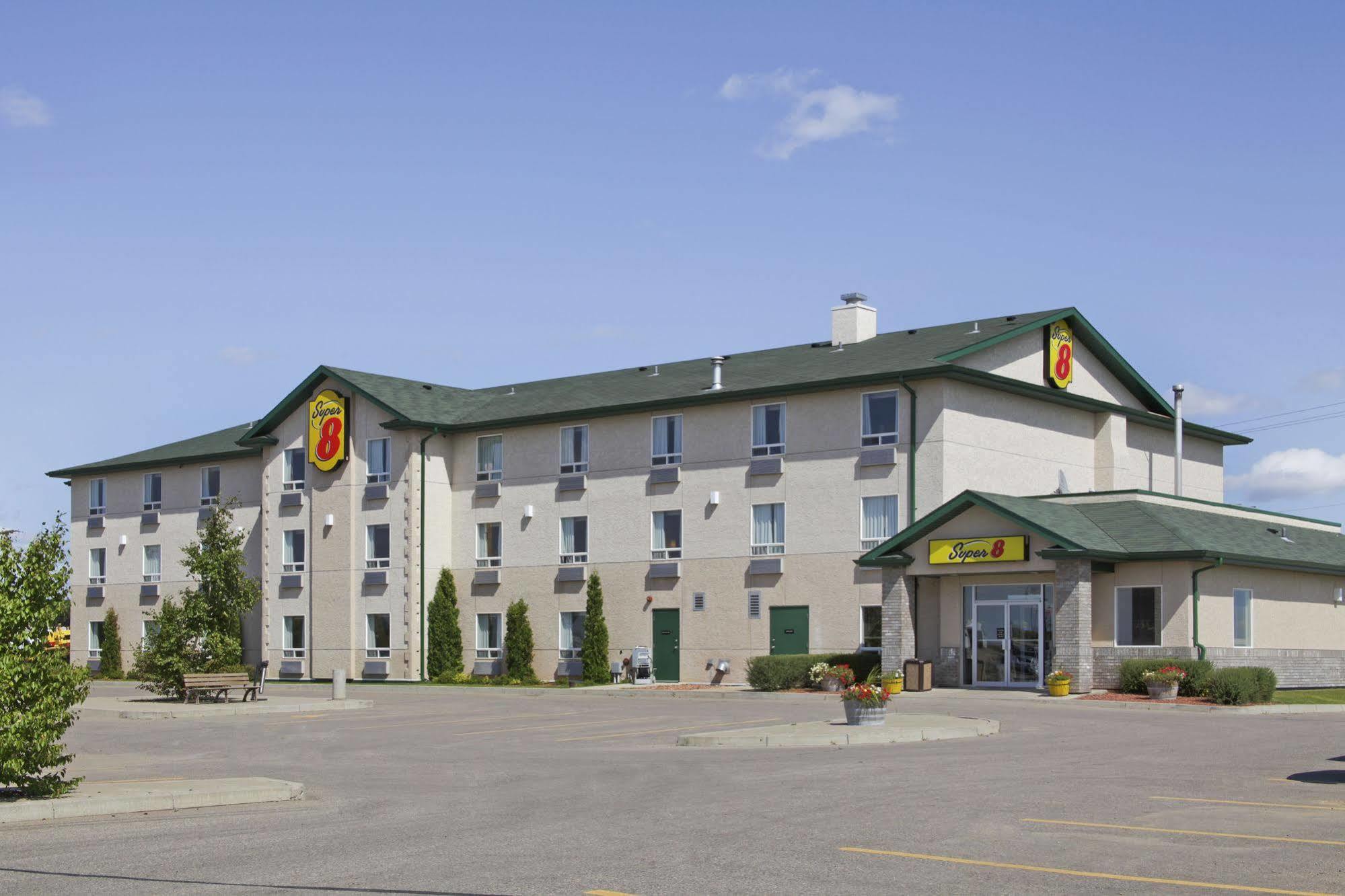 Super 8 By Wyndham Prince Albert Exterior photo
