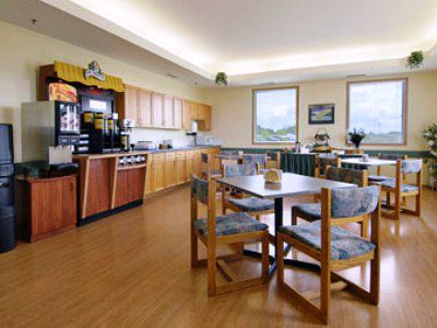 Super 8 By Wyndham Prince Albert Restaurant photo